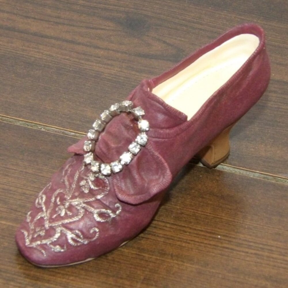 Raine Just The Right Shoe Figurine Baroness" box paperwork